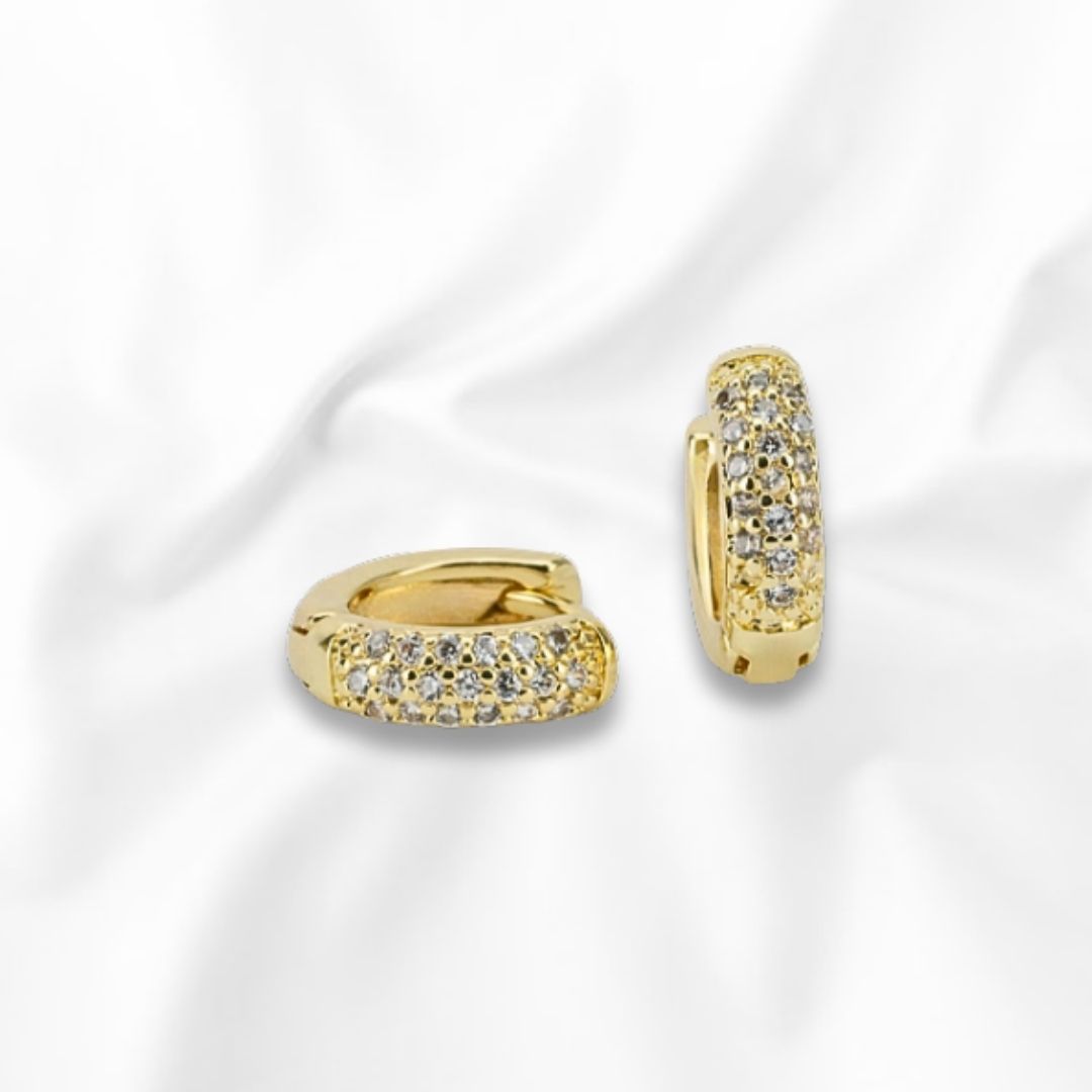 Arete Huggies Chico Diseño Elegante con Piedras